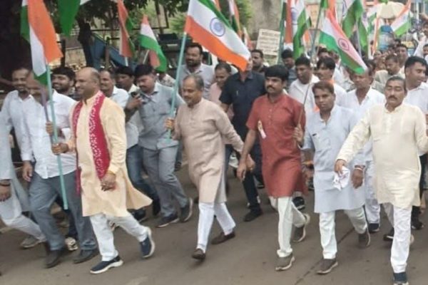 प्रतापगढ़: रैली में उल्टा तिरंगा थामकर चले मंत्री, सांसद सीपी जोशी भी रहे साथ…कांग्रेस ने बताया राष्ट्रध्वज का अपमान