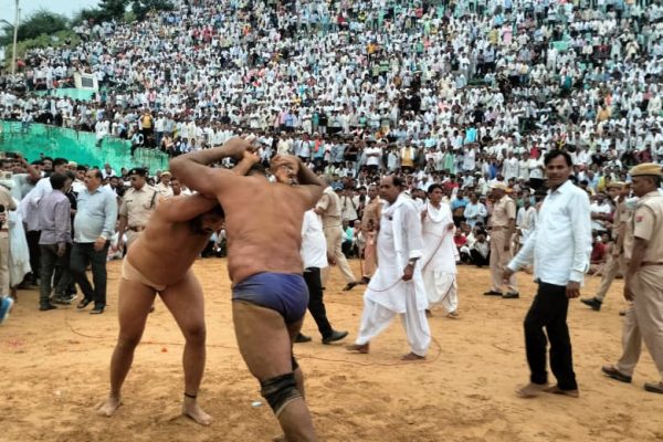 करीरी में सम्पन्न हुआ राजस्थान का सबसे बड़ा कुश्ती दंगल, 2.21 लाख की अंतिम कुश्ती रही बराबरी पर…किरोड़ी लाल मीणा रहे मुख्य अतिथि