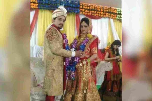 बैंक में हुआ प्यार, शादी के 8 साल बाद बदले पत्नी के तेवर… दी ऐसी धमकी, असिस्टेंट मैनेजर पति ने खा लिया जहर