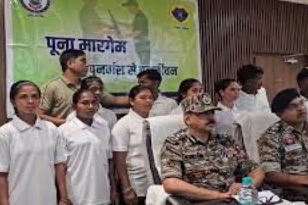 बीजापुर पुलिस को बड़ी सफलता, 81 लाख के 20 इनामी सहित 30 माओवादियों ने किया आत्मसमर्पण