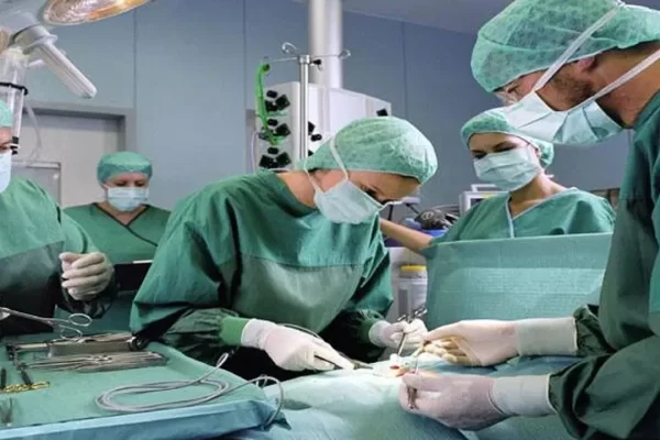 16 साल के लड़के के लिवर से निकाला 4.5 किलो का ट्यूमर, कैंसर पीड़ित की डॉक्टरों ने कैसे बचाई जान?