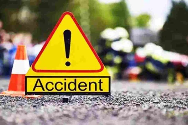 रक्षाबंधन मनाकर लौट रहे थे… ट्रैक्टर ट्राली से भिड़ी बाइक, परिवार के 5 लोगों की मौत