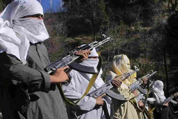 आतंकी कमांडर की खुलेआम पिटाई… PoK में आतंकवाद का ऐसे हो रहा खुला विरोध