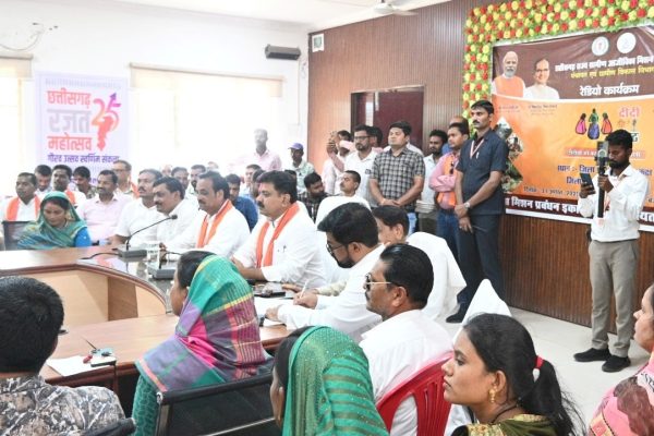 दीदी के गोठ‘ रेडियो कार्यक्रम का पूरे प्रदेश में प्रसारण” ग्रामीण महिलाओं के सशक्तिकरण की नई पहल…
