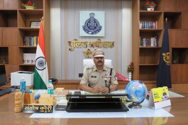 सीधी: नवागत पुलिस अधीक्षक ने किया पदभार ग्रहण, जिले की भौगोलिक एवं सामाजिक परिस्थितियों की ली जानकारी