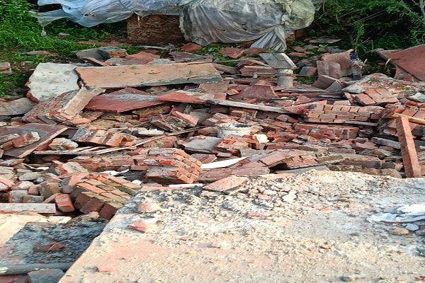 भरतपुर: कुम्हेर में आकाशीय बिजली गिरने से दो मंजिला मकान क्षतिग्रस्त, भीतर सो रही बुजुर्ग महिला सुरक्षित